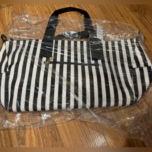 Alice + Olivia Duffle Bag - Picture 5 of 5